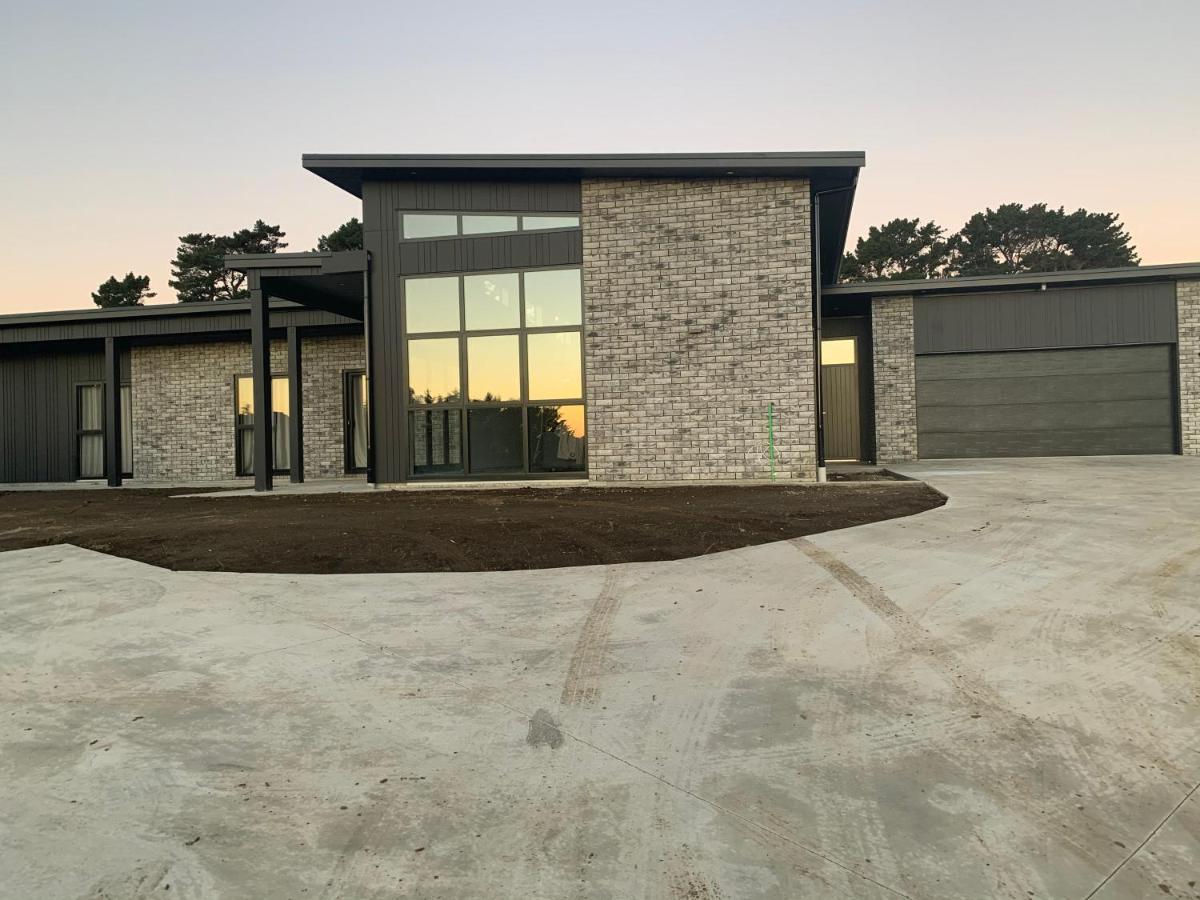 Executive-Style Home Away From Home. Hawera Kültér fotó
