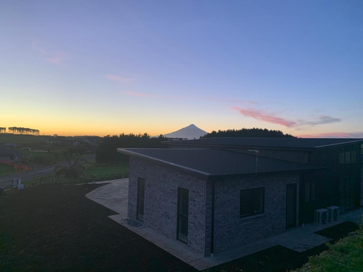 Executive-Style Home Away From Home. Hawera Kültér fotó